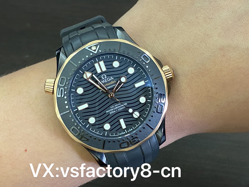 歐米茄墨金海馬300復(fù)刻腕表品質(zhì)細(xì)節(jié)深度介紹