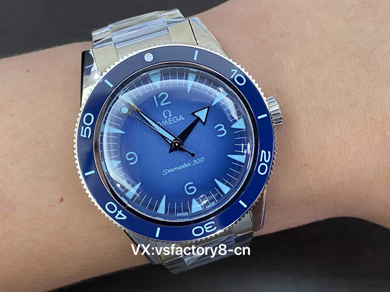 歐米茄幽靈黨冰藍(lán)面海馬300復(fù)刻腕表外觀細(xì)節(jié)做工容易看出破綻嗎