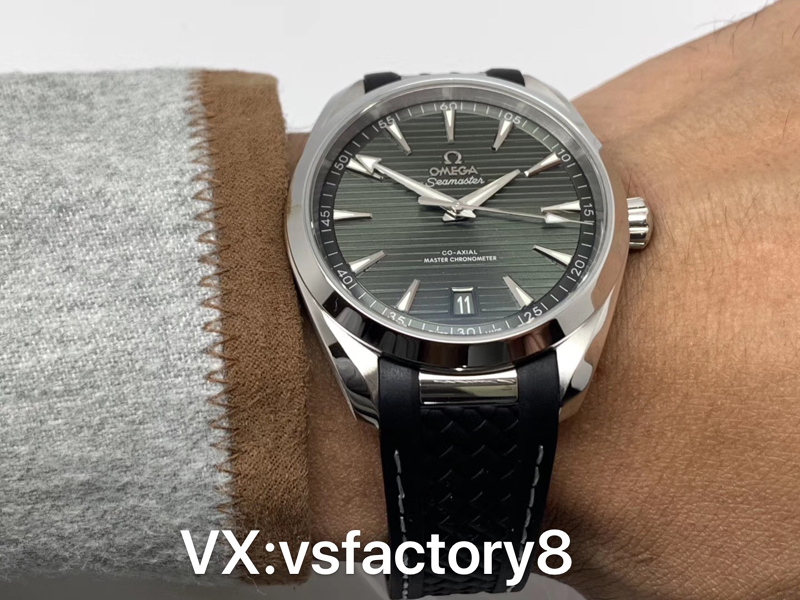 VS廠歐米茄綠柚木海馬150米復(fù)刻腕表會一眼假和破綻嗎