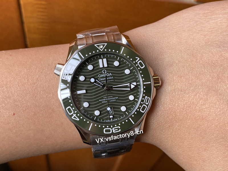 VS廠歐米茄綠色海馬300米復(fù)刻表細(xì)節(jié)做工還原的怎么樣，值不值得入手