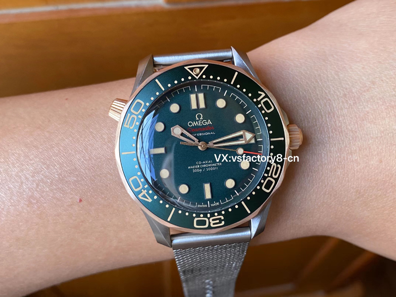 VS廠歐米茄復(fù)古無暇綠面鈦金屬海馬300米8806機值不值得入手，做工細節(jié)怎么樣