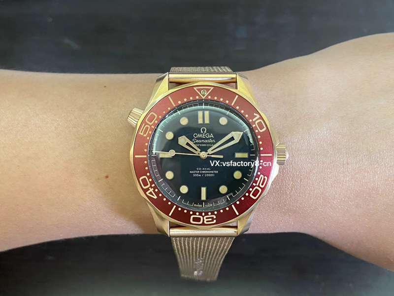 VS廠歐米茄復(fù)古黑面青銅金無暇海馬300米復(fù)刻表外觀細節(jié)做工還原怎么樣