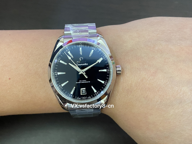 VS廠歐米茄光面黑色海馬150米8900機(jī)復(fù)刻版外觀細(xì)節(jié)做工深度評(píng)測(cè)