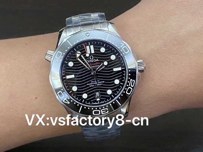 VS廠歐米茄黑面波浪紋海馬300米復(fù)刻表V3版還原細節(jié)做工深度解讀