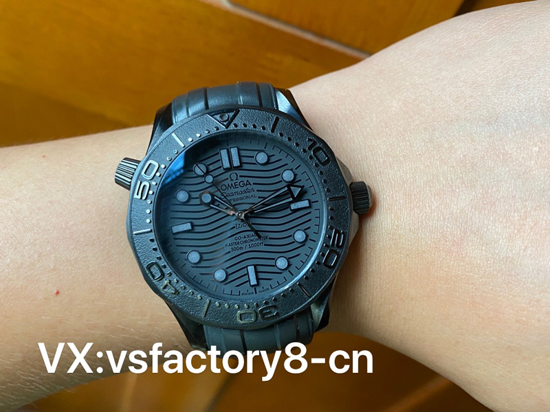 歐米茄全陶瓷墨黑版海馬300米升級丹東8806一體機(jī)值不值得入手