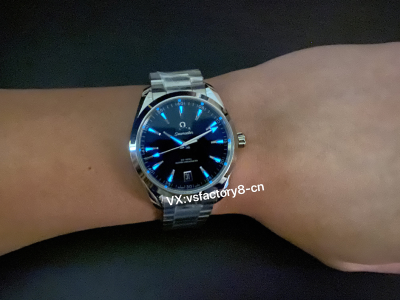 歐米茄黑盤海馬150米丹東8900機(jī)復(fù)刻表外觀品質(zhì)細(xì)節(jié)復(fù)刻的怎么樣