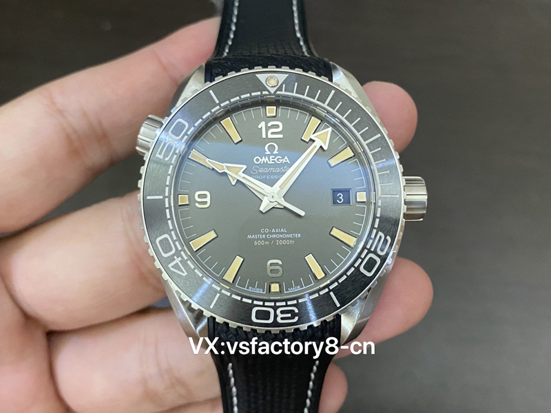 歐米茄銅灰色海馬600米復刻版丹東8900機細節(jié)做工品質(zhì)值得入手嗎