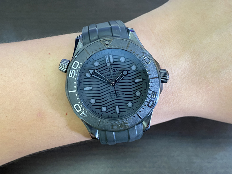 歐米茄黑武士墨黑海馬300米丹東8806一體機(jī)芯細(xì)節(jié)做工復(fù)刻是最高品質(zhì)嗎