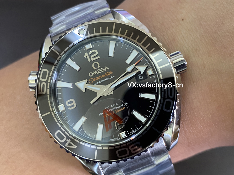 VS廠(chǎng)歐米茄39.5m海洋宇宙海馬600米丹東8800機(jī)芯外觀(guān)細(xì)節(jié)做工怎么樣