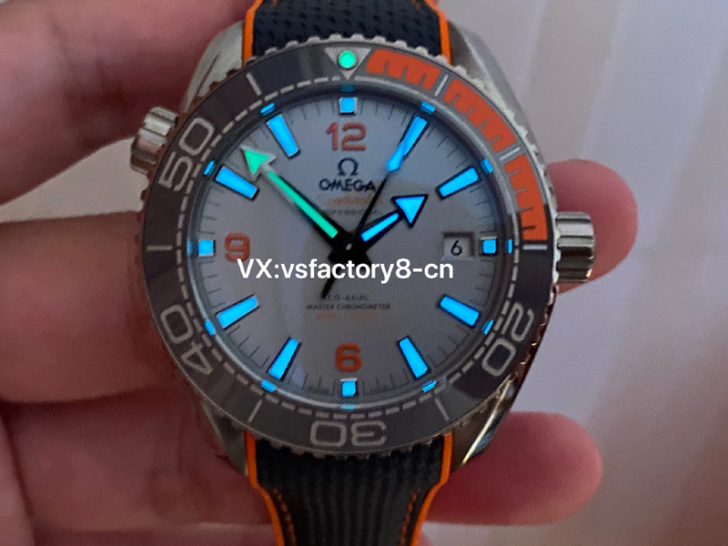 歐米茄鈦灰四分之一橙海馬600米丹東8900機復刻表細節(jié)做工值得入手嗎