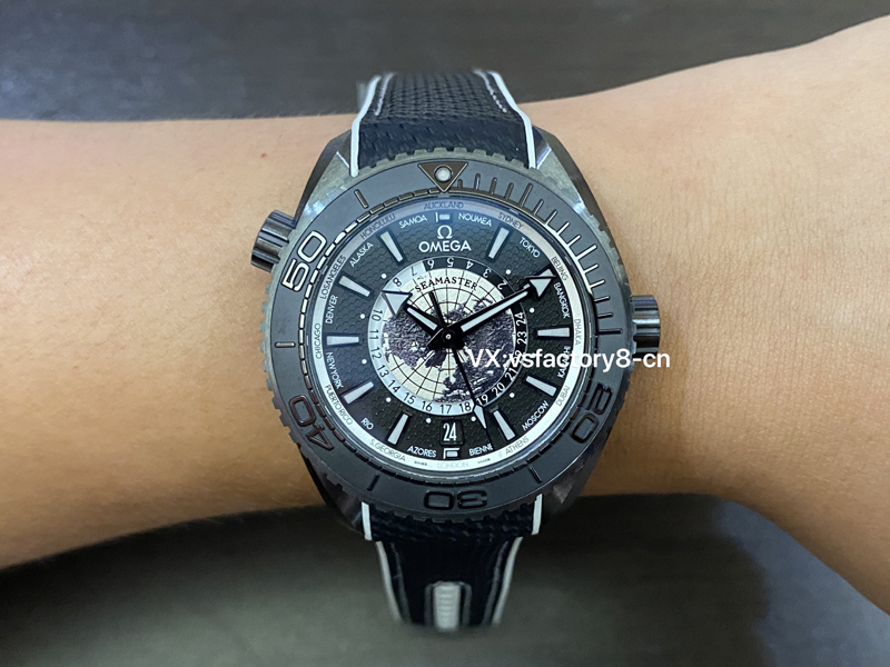 歐米茄陶瓷灰面世界時(shí)海馬600米丹東8938機(jī)復(fù)刻表做工細(xì)節(jié)值得入手嗎